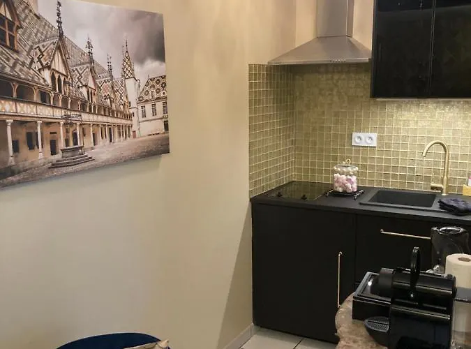 Le Joli Nid Beaunois, Plein Centre Parking